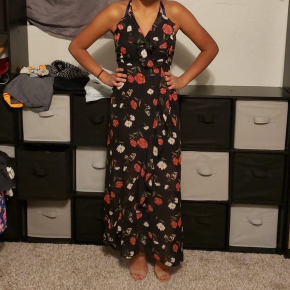 Black dress with floral print - Picture 2 of 5